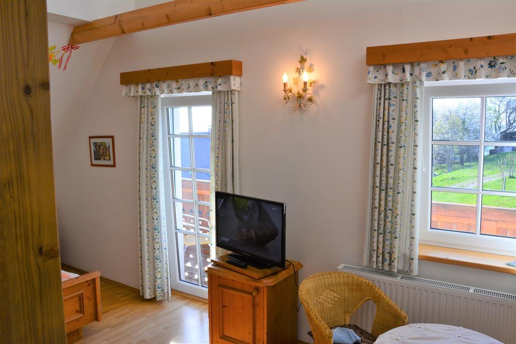 Weingut Seiner Vlg. Kraxner Villa Greisdorf Exterior photo